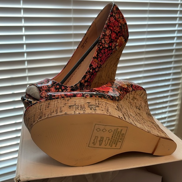 Pink Multi Floral Cork Wedge Shoes, Madison by Shoedazzle, Heather Size 7.5 - Picture 4 of 6
